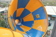 تخصيص FRP Boomerang Spiral Swimming Pool Slide حماية البيئة